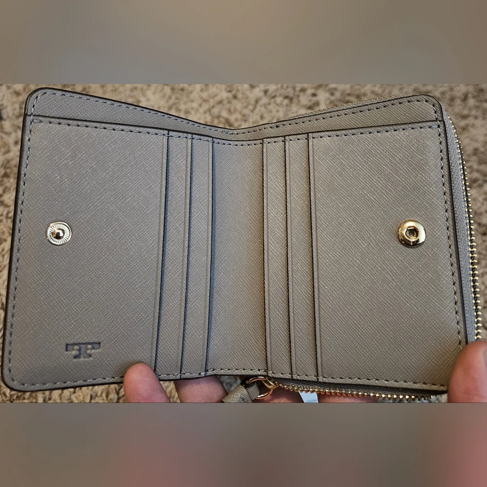 Tory Burch Robinson Bifold Wallet